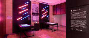 Die moderne Ausstellung des CityLab im Inneres des alten Offiziershotels am Platz der Luftbrücke.