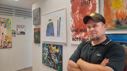 Künstler Marc Pospiech in der Marzahaner Galerie M.