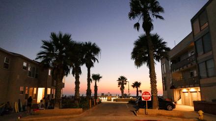 Boom und Pleiten: Sonnenuntergang in Hermosa Beach, Los Angeles County, Kalifornien