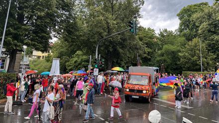 200 bis 300 Leute besuchen den ersten Überliner CSD 