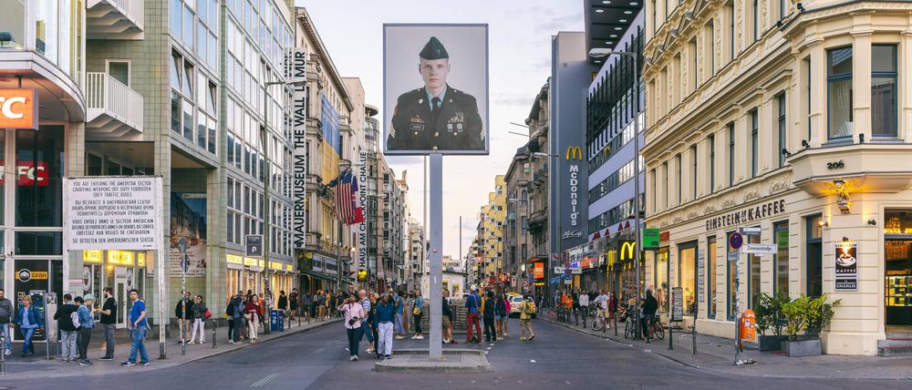 Beliebtes Touristenziel: der Checkpoint Charlie an der Berliner Friedrichstraße.