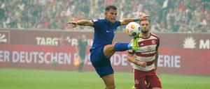Florian Niederlechner wird auch gegen den SV Wehen Wiesbaden in der Startelf stehen.