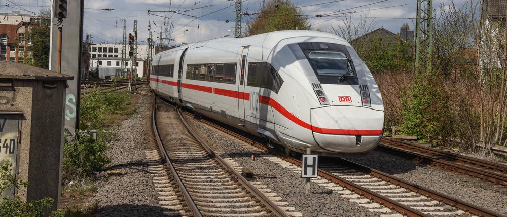 Das Schienennetz der Deutschen Bahn muss regelmäßig gewartet werden.