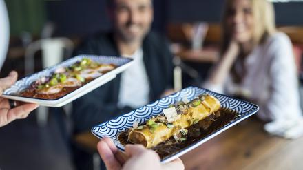 Auch der Gaststätten- und Hotelverband Dehoga hatte Anfang Juli vor dem Ende des ermäßigten Steuersatzes im Gastgewerbe gewarnt.