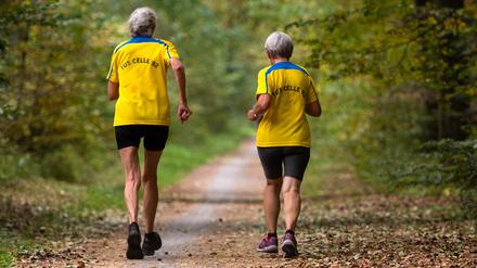 Es muss gar nicht Joggen sein: Auch einfache Alltagsaktivitäten wie etwa der Gang zum Briefkasten oder der Fußweg zum Einkaufen hätten „einen wichtigen Effekt“.