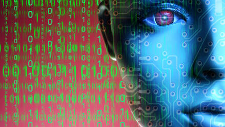 Künstliche Frauenfigur mit Computercode (Symbolbild).