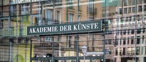 In ihr spiegelt sich die Geschichte der ganzen Stadt: die gläserne Akademienfassade