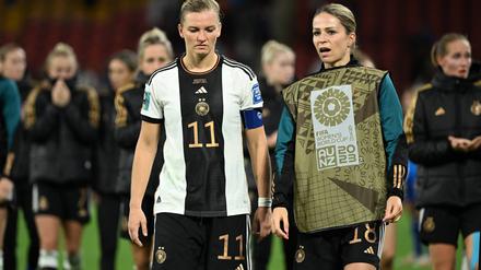 Kaum zu fassen. Alexandra Popp (Mi.) und das deutsche Team sind draußen.