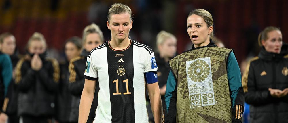 Kaum zu fassen. Alexandra Popp (Mi.) und das deutsche Team sind draußen.