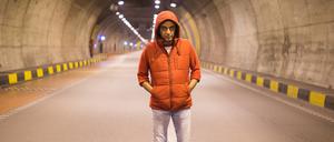 Der iranische Filmemacher Ali Ahmadzadeh ist zum Filmfest Locarno mit seinem Underground-Roadmovie „Critical Zone“ eingeladen. Die Behörden haben ihn mit Ausreiseverbot belegt.