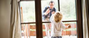 Die Arbeit im Schichtsystem und die fehlende Betreuungsangebote lassen der Familie nur noch wenig Zeit zusammen. 