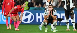 Schockstarre: Bei der deutschen Nationalspielerin Lena Oberdorf und ihren Teamkolleginnen herrschte Fassungslosigkeit nach Abpfiff.