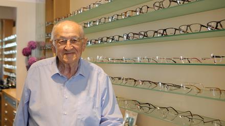 60. Meisterjubiläum Augenoptikermeister Wolfgang Dehmel (Foto) / Augenoptik Schauss Brandenburger Straße, Potsdam.