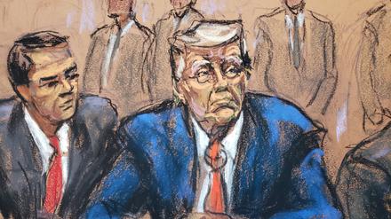Der ehemalige US-Präsident Donald Trump sitzt neben seinem Anwalt Todd Blanche, während er vor Richterin Moxila A. Upadhyaya angeklagt wird.