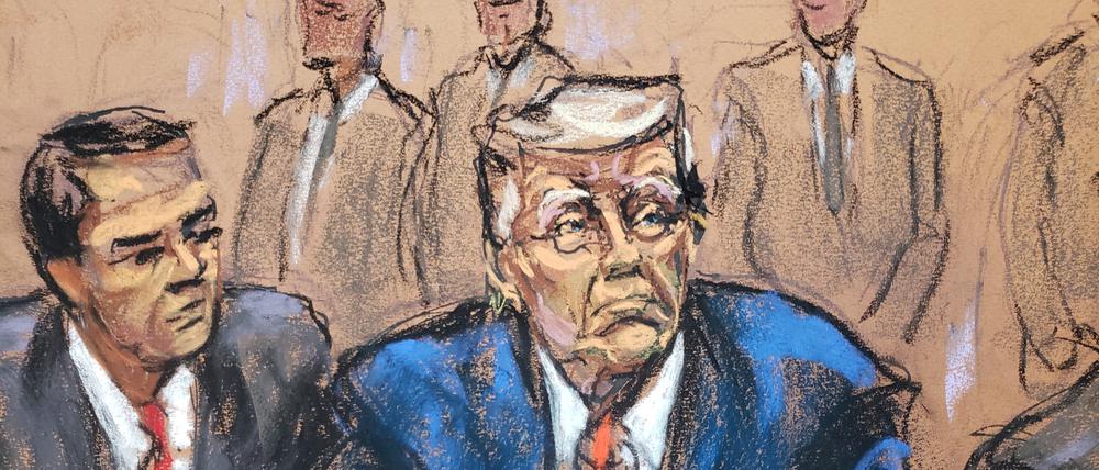 Der ehemalige US-Präsident Donald Trump sitzt neben seinem Anwalt Todd Blanche, während er vor Richterin Moxila A. Upadhyaya angeklagt wird.