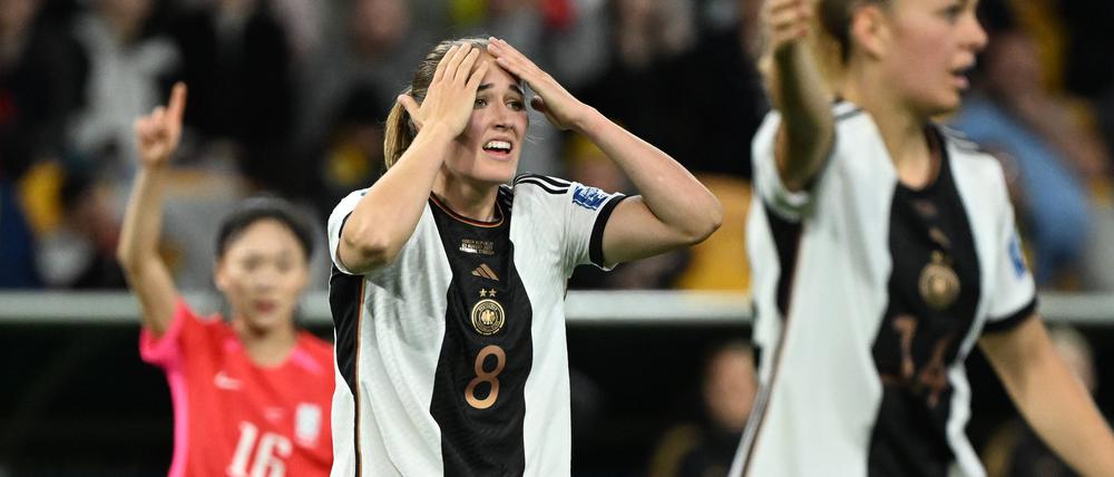 Sydney Lohmann kann es nicht fassen: Die deutschen Fußball-Frauen fanden am Donnerstag nicht die richtigen Mittel, um gegen das Team aus Südkorea über ein Unentschieden hinaus zu kommen.