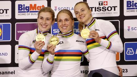 Die deutschen Fahrerinnen Pauline Sophie Grabosch (l-r), Emma Hinze und Lea Friedrich strahlten um die Wette.