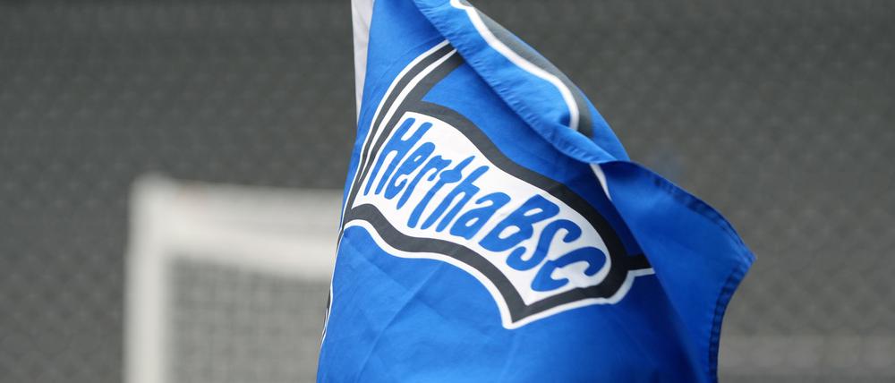 Fähnchen im Wind. Hertha hat einen neuen Hauptsponsor.