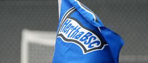 Fähnchen im Wind. Hertha hat einen neuen Hauptsponsor. 