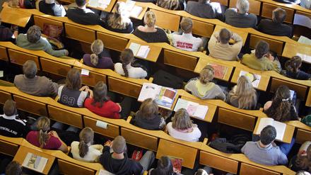 Studenten waehrend einer Vorlesung an der Humboldt-Universität.