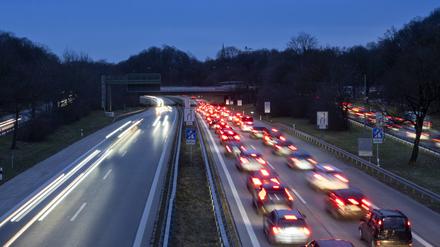 Ob ein Tempolimit auf Autobahnen zu weniger Staus führt, ist fraglich.
