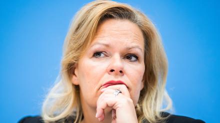 Bundesinnenministerin Nancy Faeser (SPD) hat eine Verlängerung des Abschiebegewahrsams auf maximal 28 Tage vorgeschlagen. 