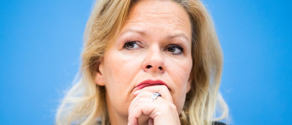 Bundesinnenministerin Nancy Faeser (SPD) hat eine Verlängerung des Abschiebegewahrsams auf maximal 28 Tage vorgeschlagen.