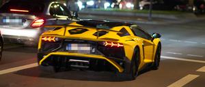 15.02.2020,Berlin,Deutschland,GER, Lamborghini auf dem Kurfürstendamm. *** 15 02 2020,Berlin,Germany,GER, Lamborghini on the Kurfürstendamm