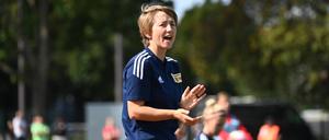 Mit großer Leidenschaft. Ailien Poese war viele Jahre selbst Spielerin beim 1. FC Union und coacht mittlerweile das Frauenteam.