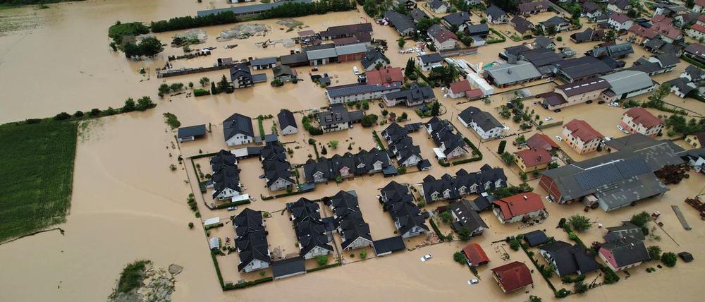 Intensive Regenmengen von über 150 l/qm in kurzer Zeit lassen viele Ortschaften in Slowenien und der Steiermark aktuell überschwemmen. 