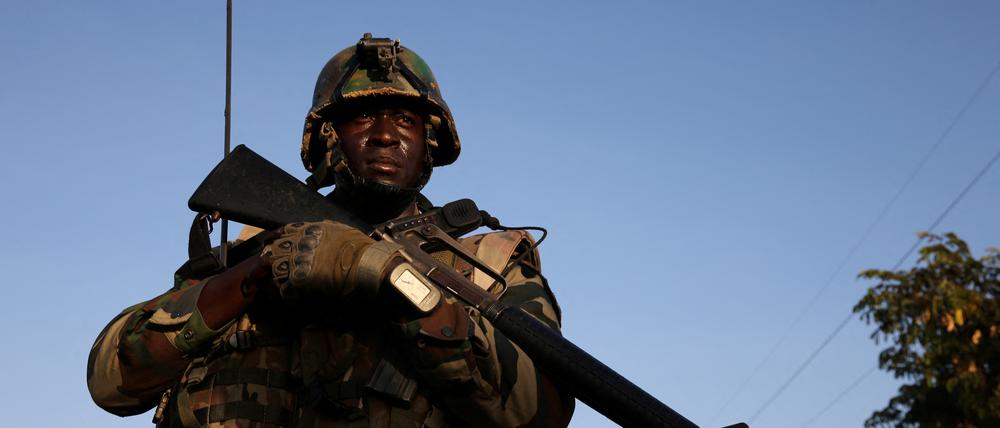 Nach dem Putsch im Niger könnte die Lage dort bald eskalieren: Die Ecowas-Staaten haben den Machthabern ein Ultimatum gestellt.