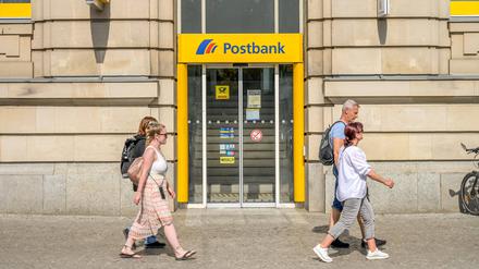 Notfalls zur Filiale: Viele Kunden kommen telefonisch oder per Mail nicht weiter.