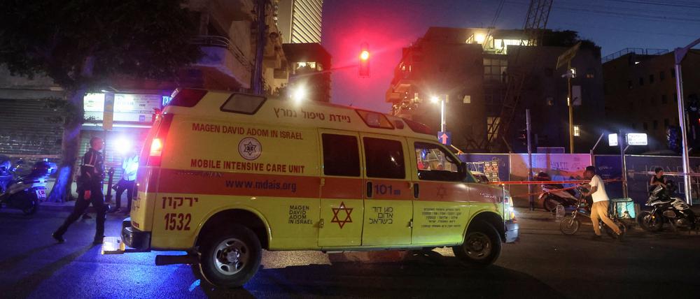 Der schwer verletzte Wachmann wurde ins Krankenhaus gebracht.