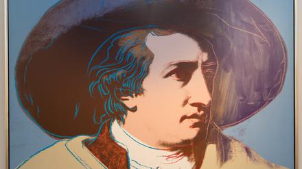 Andy Warhol verfremdete zahlreiche Porträts von Prominenten, zu diesen grafischen Serien in unterschiedlicher Farbgebung gehört auch sein „Goethe“ von 1982.