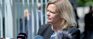 Nancy Faeser am 13.7.2023 vor der Presse.
