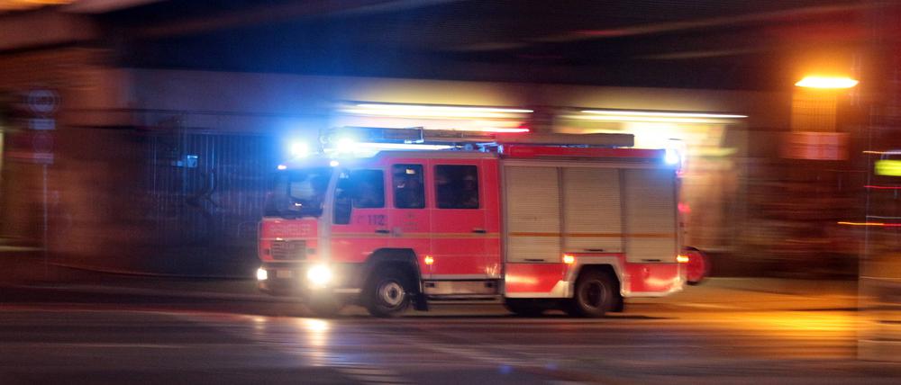 Blaulicht eines Feuerwehr-Einsatzfahrzeugs.