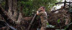 Ein ukrainischer Soldat im Gebiet Bachmut.