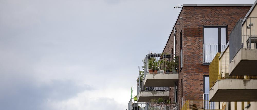 Die Marktwirtschaft funktioniert im Wohnungsbau nicht mehr: Das Bauen ist wegen der rasanten Preissteigerungen der vergangenen Jahre und stetig verschärfter Vorschriften so teuer geworden, dass sich auch das frei finanzierte Bauen nach Berechnungen von Fachleuten nur noch selten rentiert. 