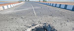 Hier ist die Rakete in die Tschonhar-Brücke eingeschlagen.