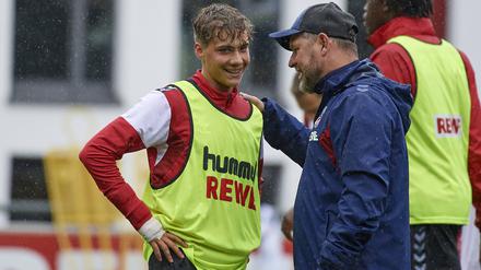 Der Trainer ist der Chef. Steffen Baumgart (rechts) im Training.