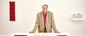 Der 1939 geborene Franz Erhard Walther blickt auf ein sechs Jahrzehnte umfassendes Lebenswerk zurück.