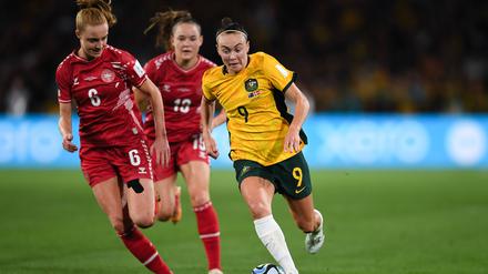 Kaum zu halten: Caitlin Foord (re.) war ein Aktivposten bei den Australierinnen und sorgte für den Treffer zum 1:0.