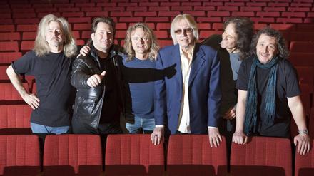 Die Band Karat mit „Ed“ Swillms (3.v.r.) im Jahr 2010 in der „Alten Oper“ Erfurt.