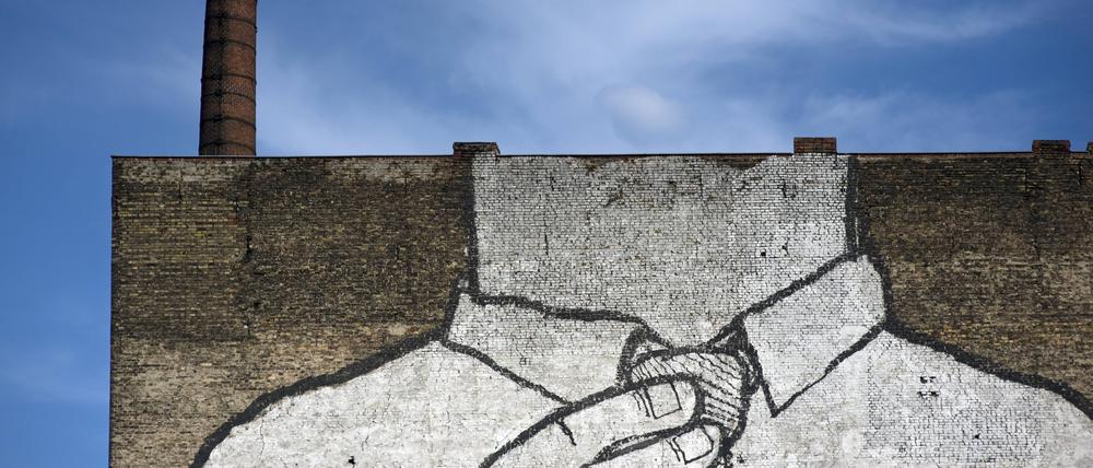 Kopflose Immobilienpolitik? Oder sollten Vermieter einen Kopf kürzer gemacht werden? Die SPD will stärker gegen steigende Mieten vorgehen und fordert einen bundesweiten Mietenstopp. 