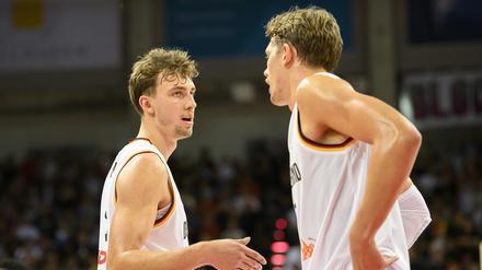 Beim erfolgreichen Testspiel gegen Schweden (87:68) am vergangenen Samstag standen Franz Wagner (links) und sein Bruder Moritz zum ersten Mal gemeinsam im DBB-Team auf dem Platz.