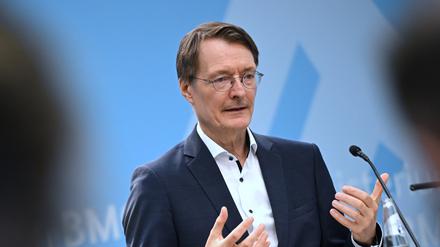 Vor der geplanten weitgehenden Legalisierung von Cannabis will Bundesgesundheitsminister Karl Lauterbach die Bevölkerung über dessen Gefahren aufklären (Archivbild).