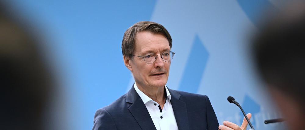 Vor der geplanten weitgehenden Legalisierung von Cannabis will Bundesgesundheitsminister Karl Lauterbach die Bevölkerung über dessen Gefahren aufklären (Archivbild).