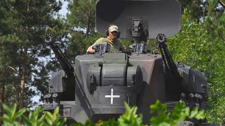 Ein ukrainischer Soldat nimmt an einem Training auf einem selbstfahrenden Flugabwehrsystem (SPAAG) aus deutscher Produktion teil, besser bekannt als Flakpanzer Gepard (Symbolbild).