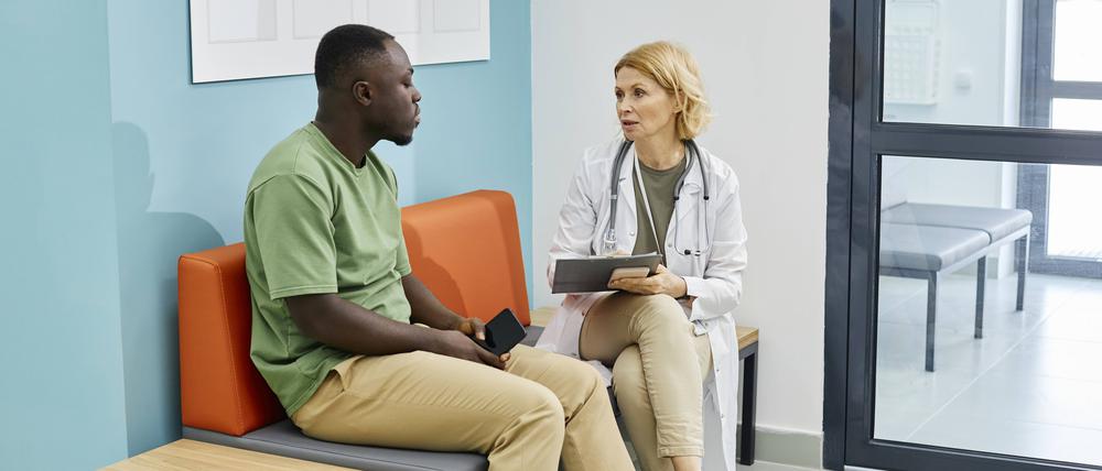 Die elektronische Patientenakte soll das Arzt-Patientengespräch zur Anamnese sicherer machen.