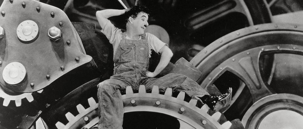 Störfaktor im Getriebe. Charlie Chaplin in seinem Film „Moderne Zeiten“ (1936)